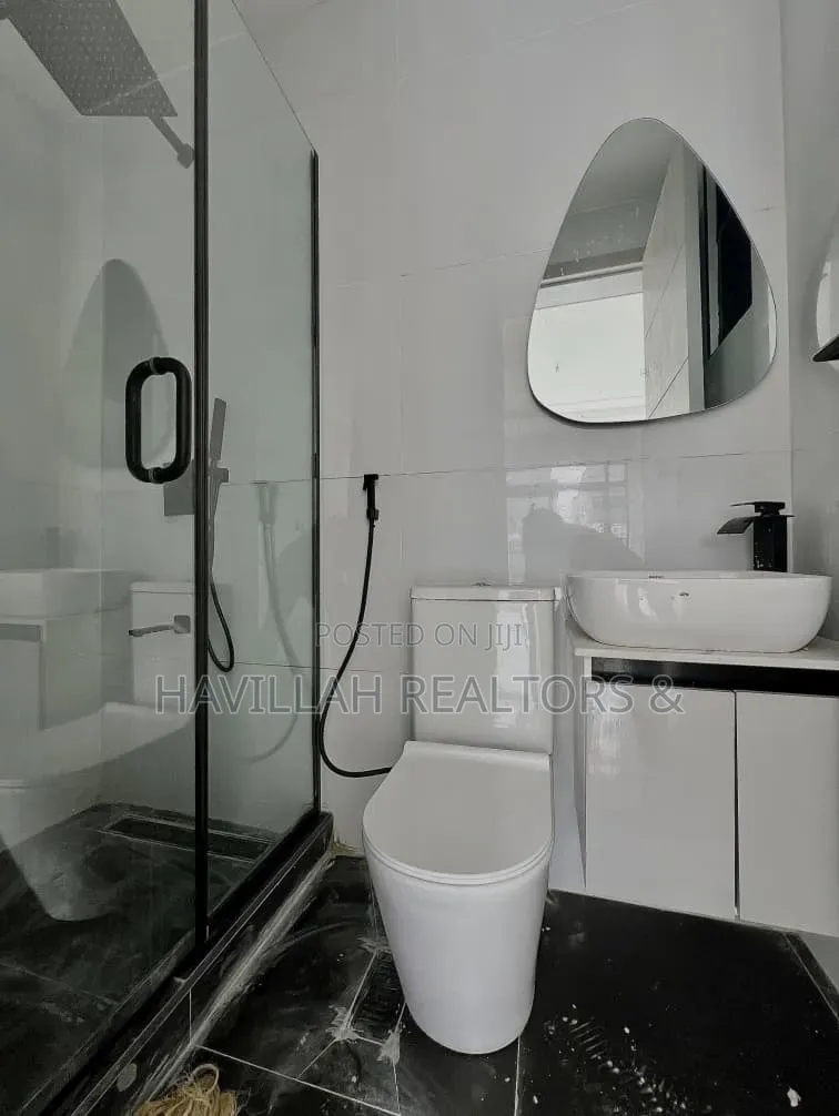 6bdrm Apartment in Lekki Phase 1 for sale