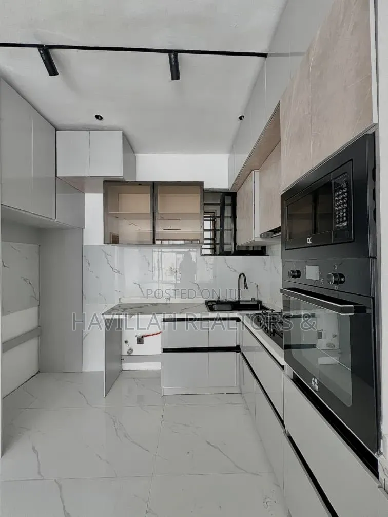 6bdrm Apartment in Lekki Phase 1 for sale