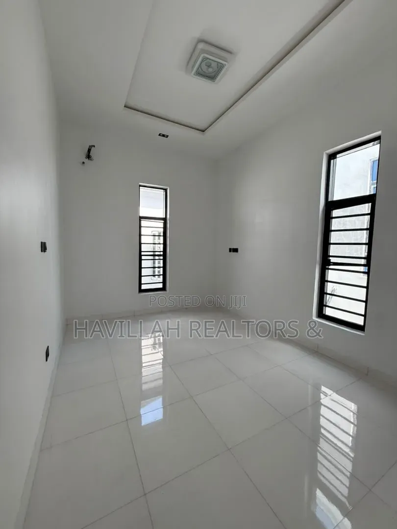 4bdrm Duplex in Lekki Phase 1 for sale