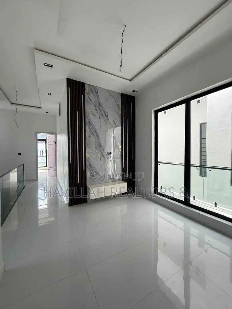 4bdrm Duplex in Lekki Phase 1 for sale