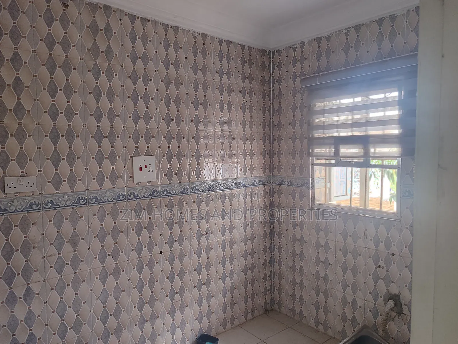 1bdrm Block of Flats in Zim Homes And, Area 11 for rent