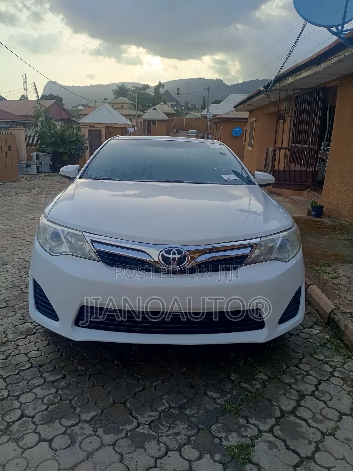Toyota Camry LE 4dr Sedan (2.5L 4cyl 6A) 2013 White