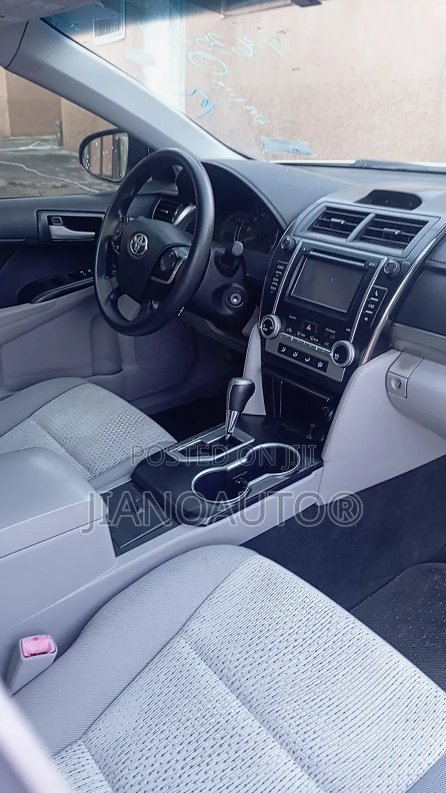 Toyota Camry LE 4dr Sedan (2.5L 4cyl 6A) 2013 White