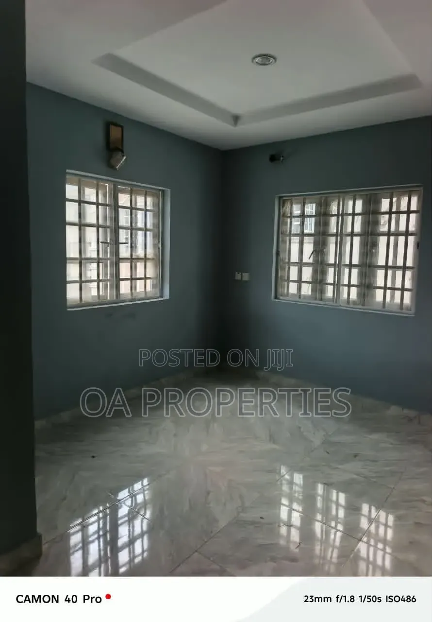 3bdrm Block of Flats in Anifalaje Akobo for rent