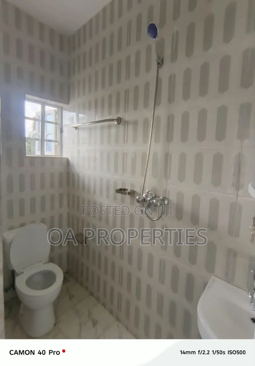 3bdrm Block of Flats in Anifalaje Akobo for rent