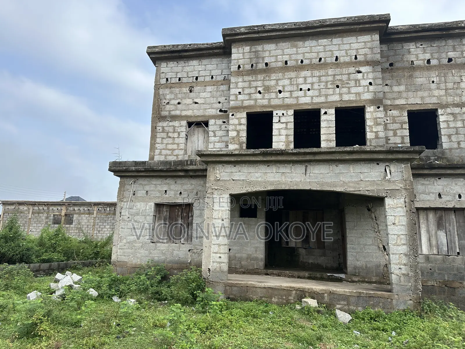 4bdrm Duplex in Seman Estate, Lugbe District for sale
