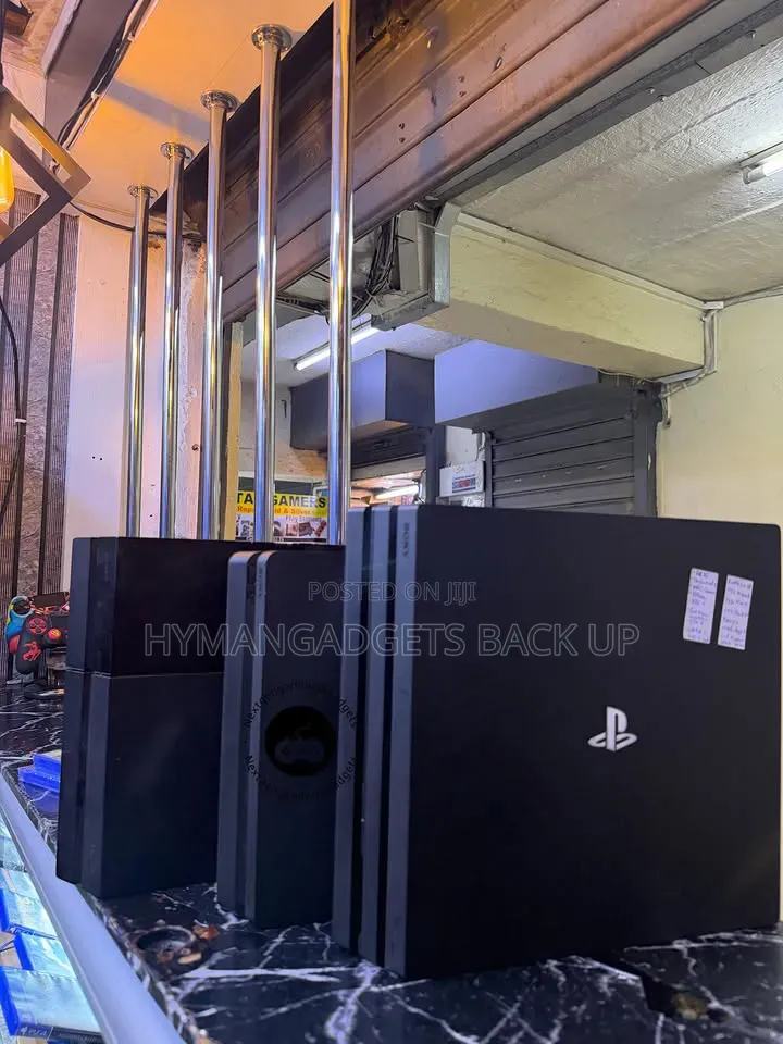 Super Neat UK Used PS 4 Pro With 2 Pads and Game