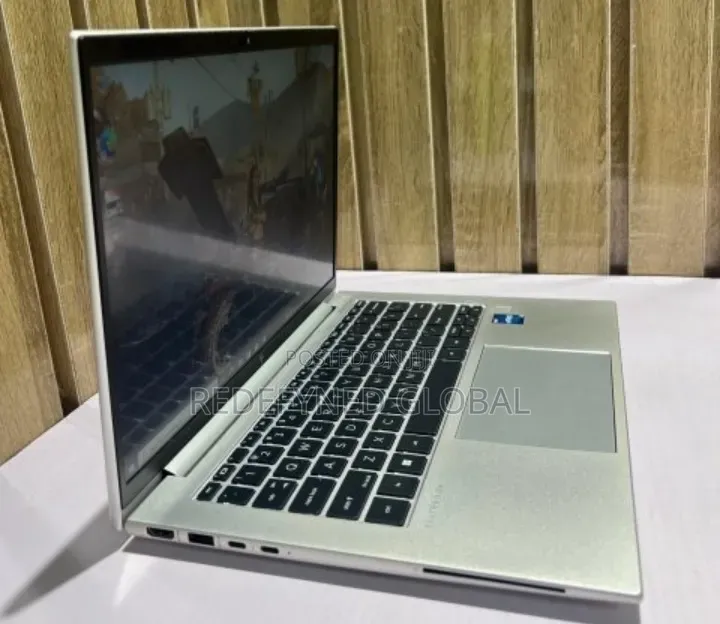 Laptop HP EliteBook 840 G10 16GB Intel Core i7 SSD 512GB
