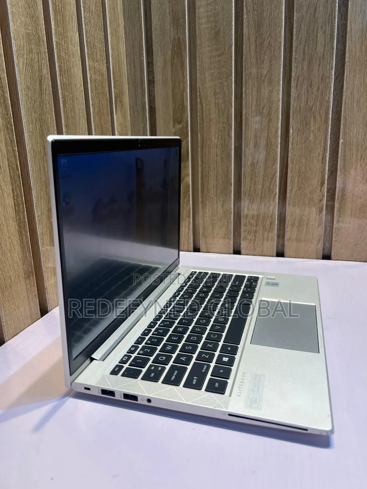 Laptop HP EliteBook 8 G1i 16GB AMD Ryzen 7 SSD 1T