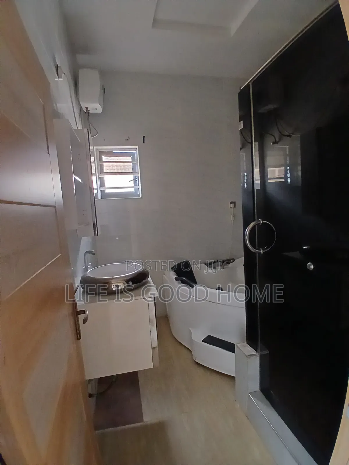 Studio Apartment in Ikota Villa for rent