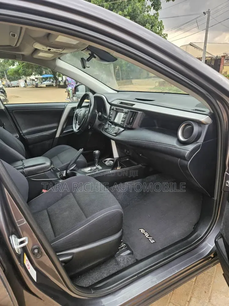 Toyota RAV4 2017 Gray