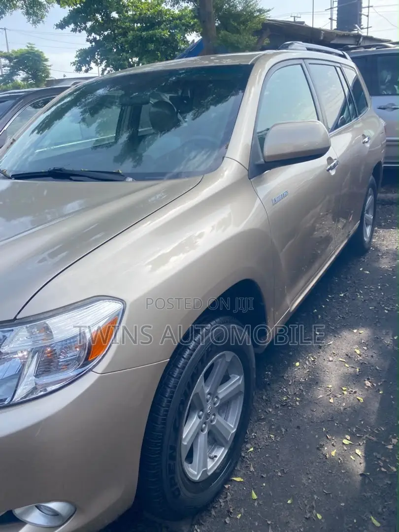Toyota Highlander Limited 2010 Gold