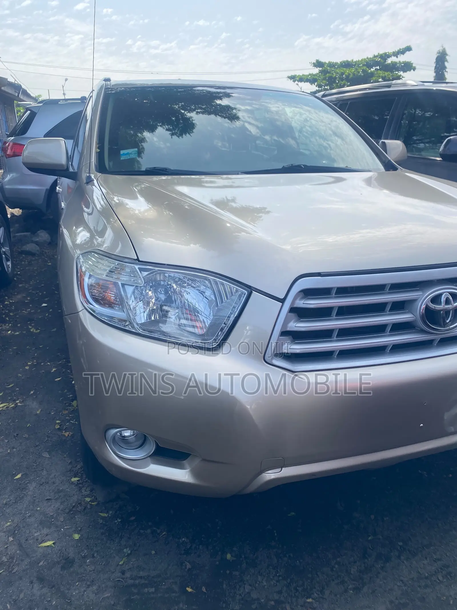 Toyota Highlander Limited 2010 Gold