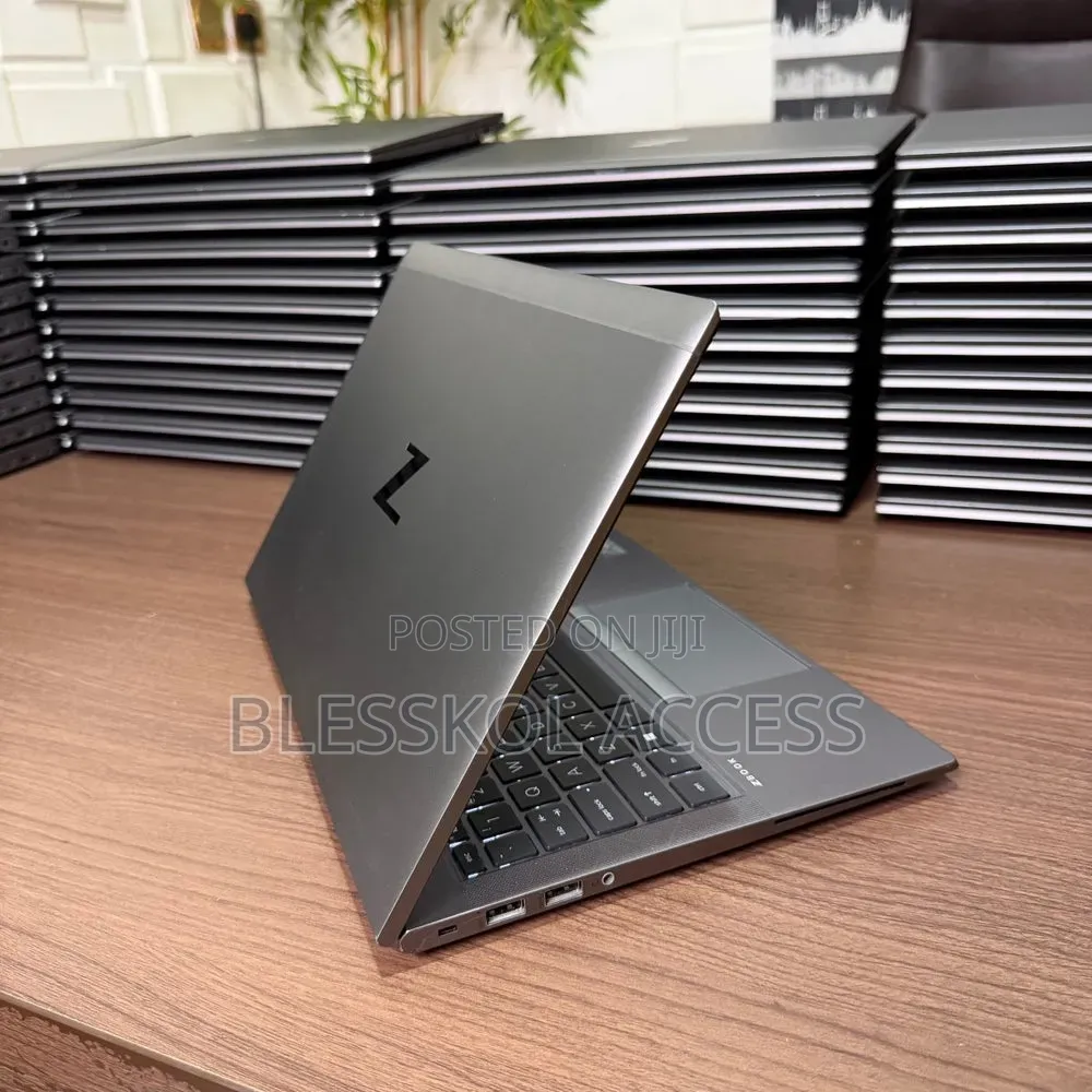 Laptop HP ZBook Firefly 14 G7 8GB Intel Core i7 SSD 256GB