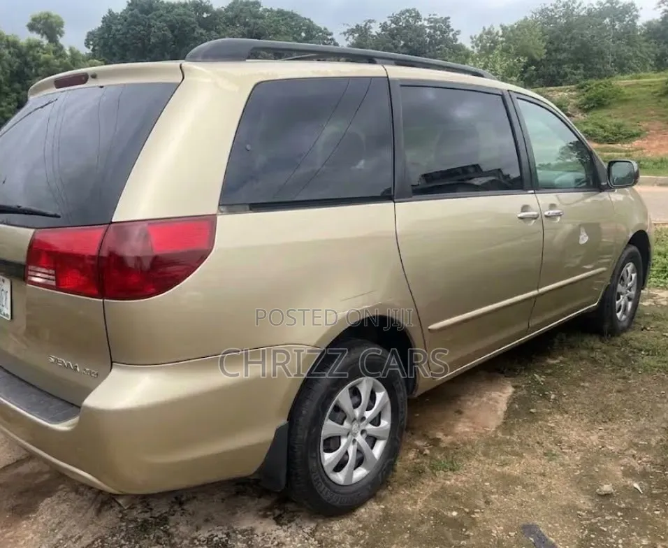 Toyota Sienna XLE 2005 Gold