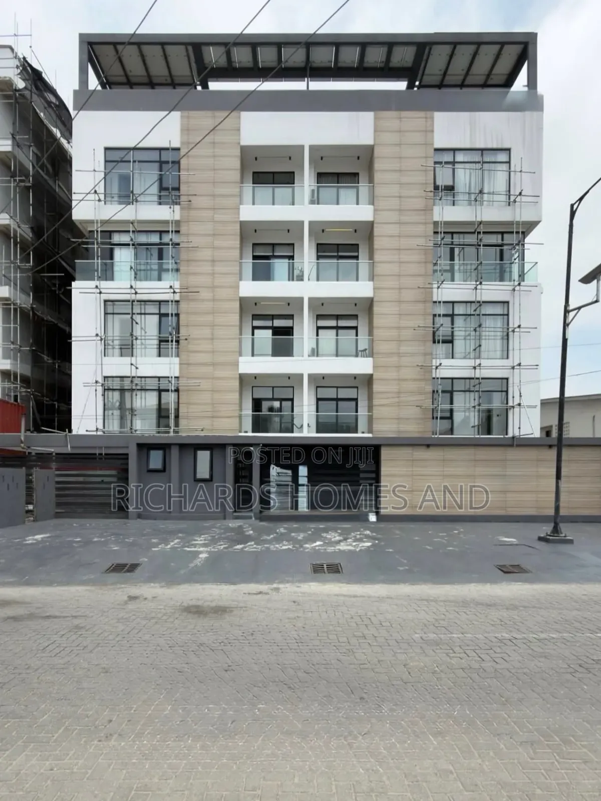 2bdrm Apartment in Lekki Phase 1 for rent
