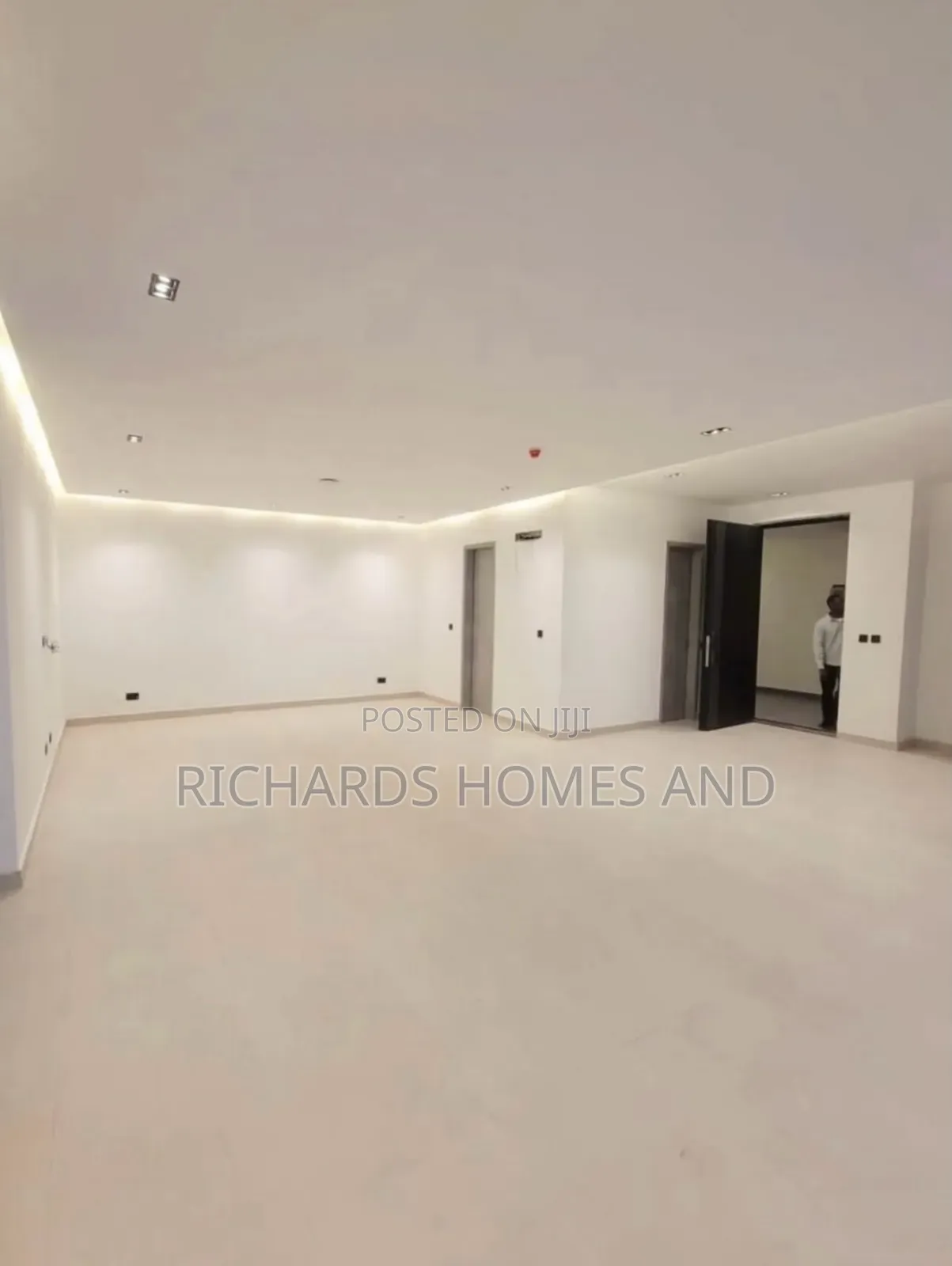 2bdrm Apartment in Lekki Phase 1 for rent