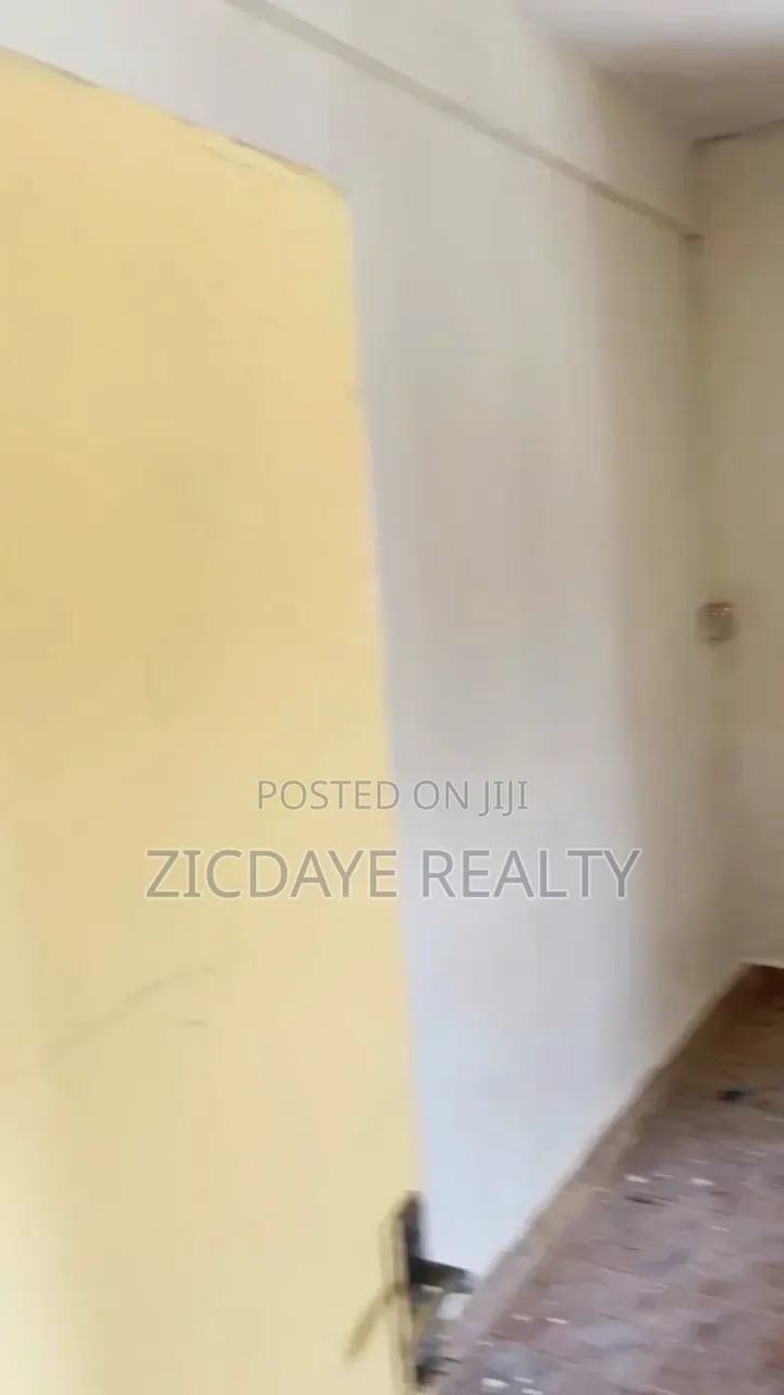 1bdrm Room & Parlour in Community Road, Yaba for rent