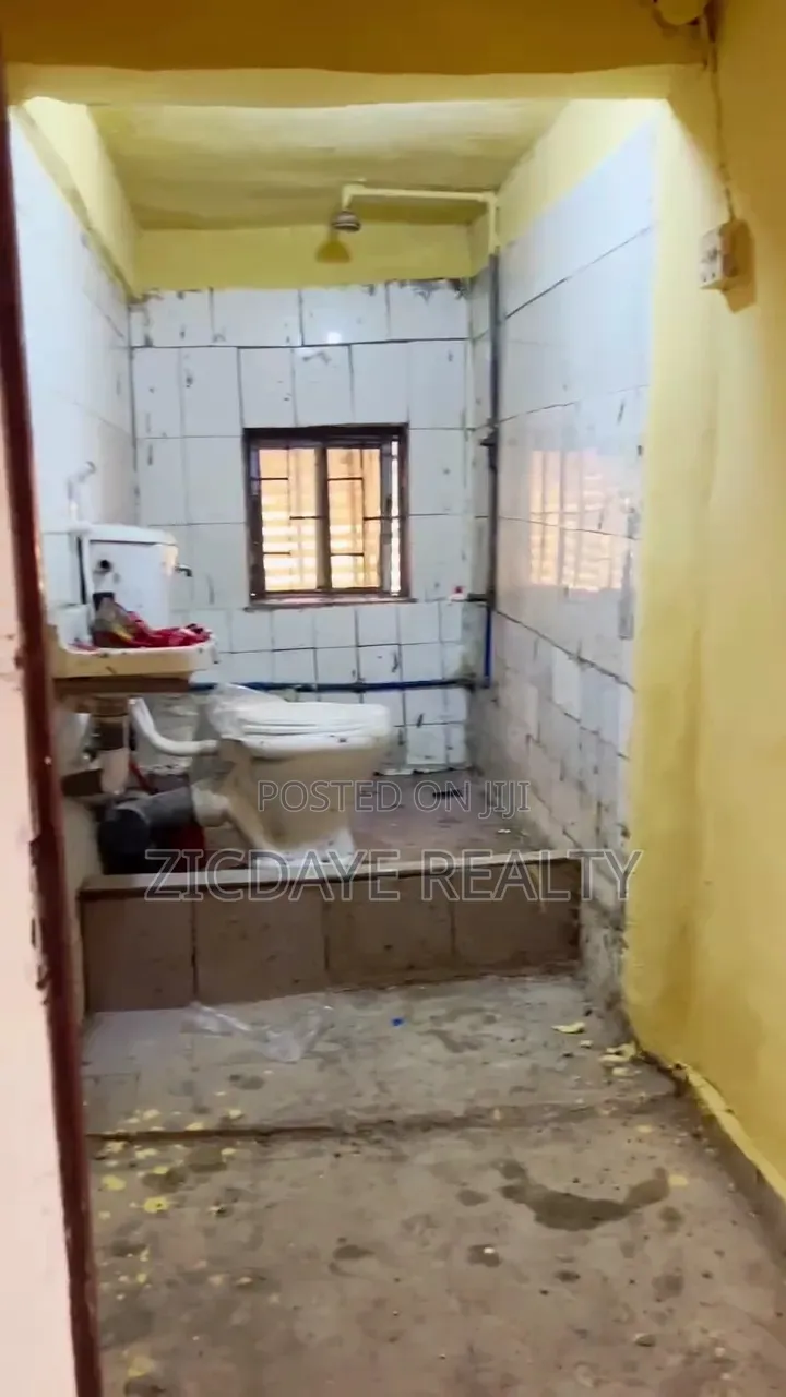 1bdrm Room & Parlour in Community Road, Yaba for rent