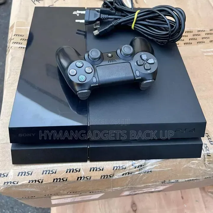 Super Neat UK Used PS 4 Fat With 2 Pads and Game