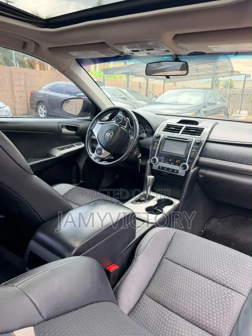 Toyota Camry SE 4dr Sedan (2.5L 4cyl 6A) 2013 Red