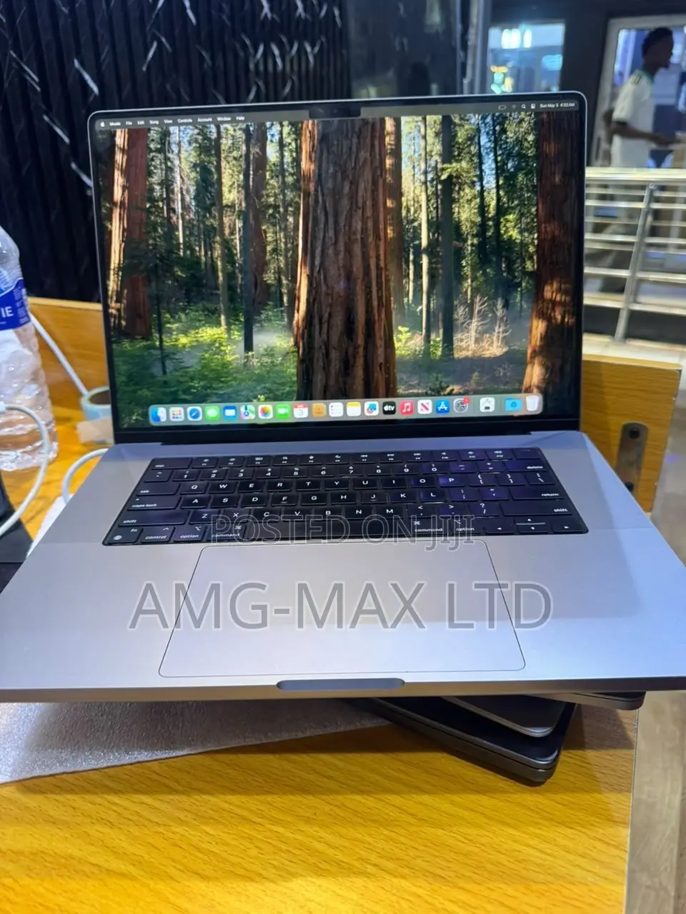Laptop Apple MacBook Pro 2021 M1 16GB Apple M1 Pro SSD 512GB