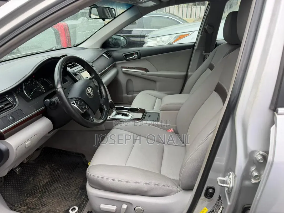 Toyota Camry XLE 4dr Sedan (2.5L 4cyl 6A) 2012 Silver