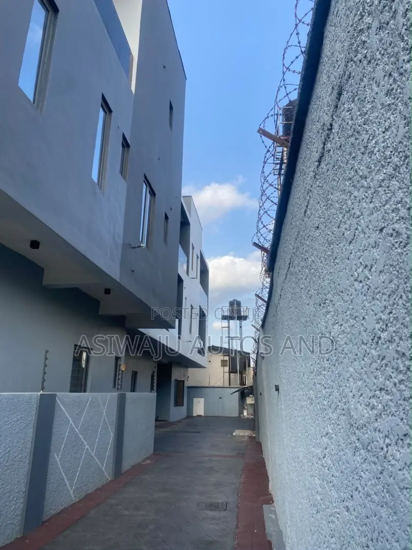4bdrm Duplex in Abisogun Estate, Ogba for sale