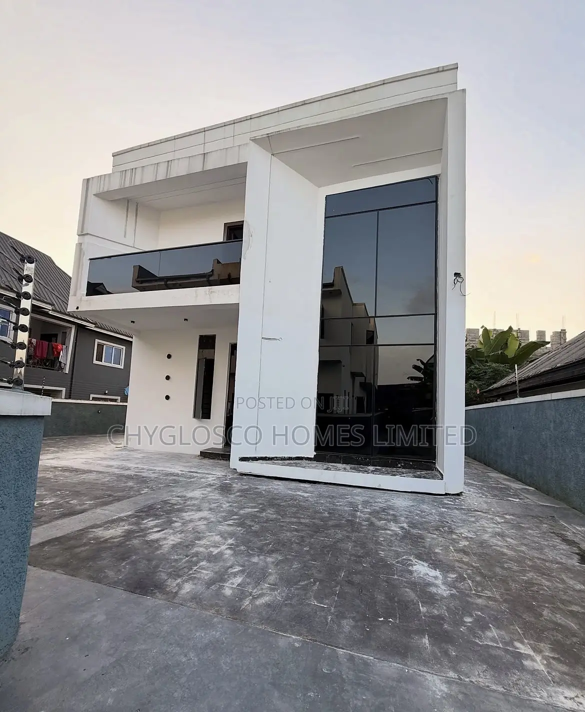 4bdrm Duplex in New Layout for sale