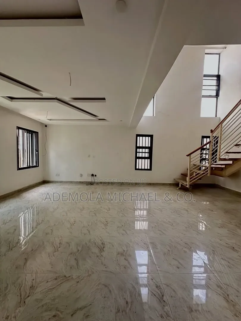 3bdrm Block of Flats in Aso Villa Abuja, Asokoro for rent