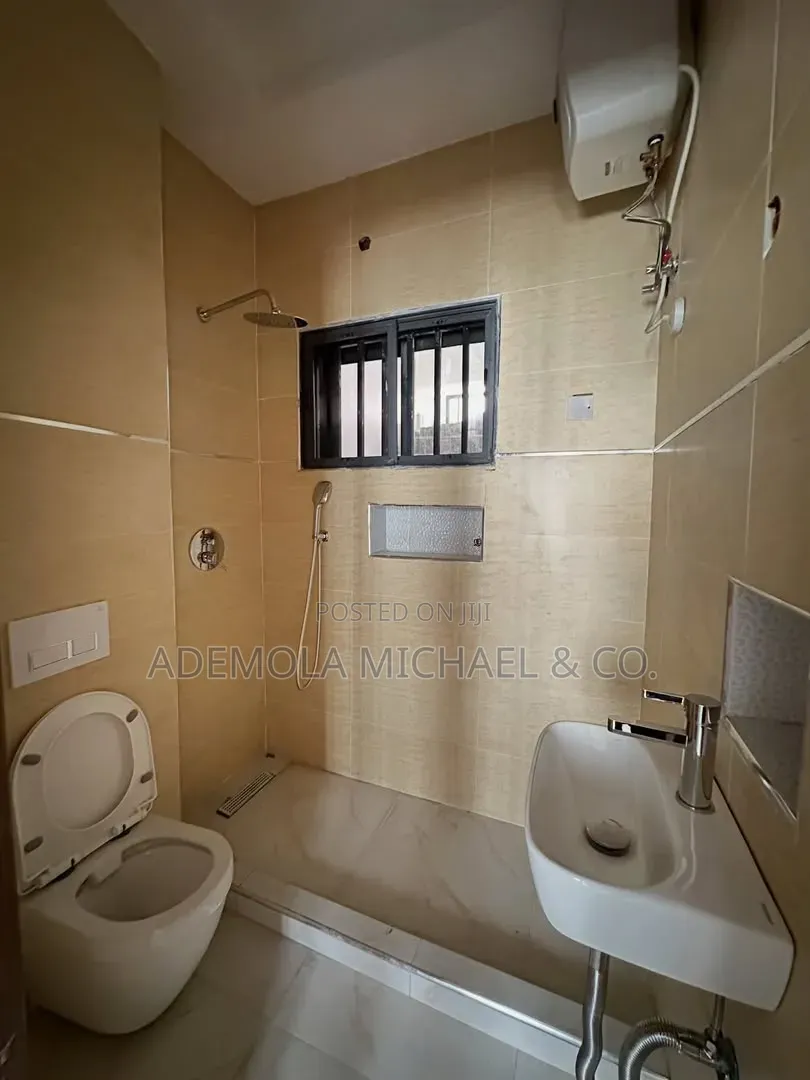 3bdrm Block of Flats in Aso Villa Abuja, Asokoro for rent