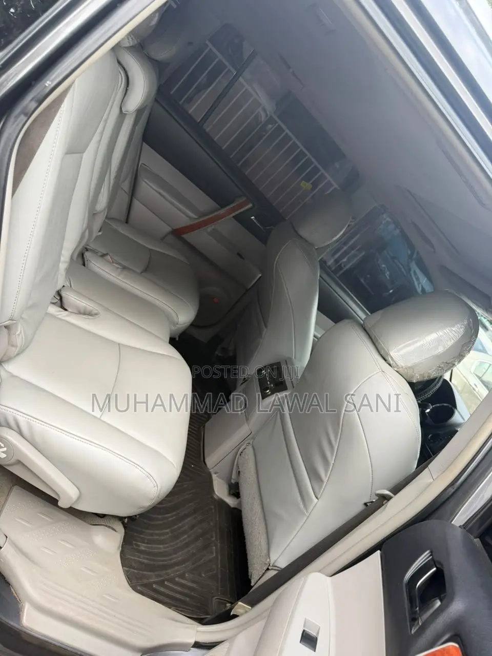 Toyota Highlander 2010 Gray