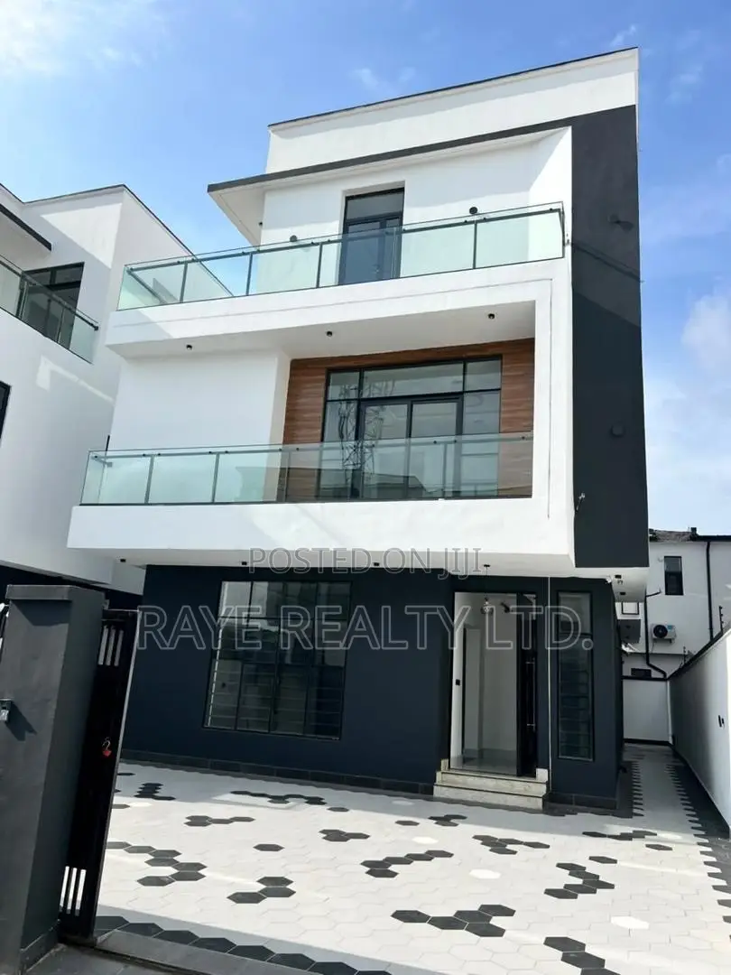 5bdrm Duplex in Chevron for sale