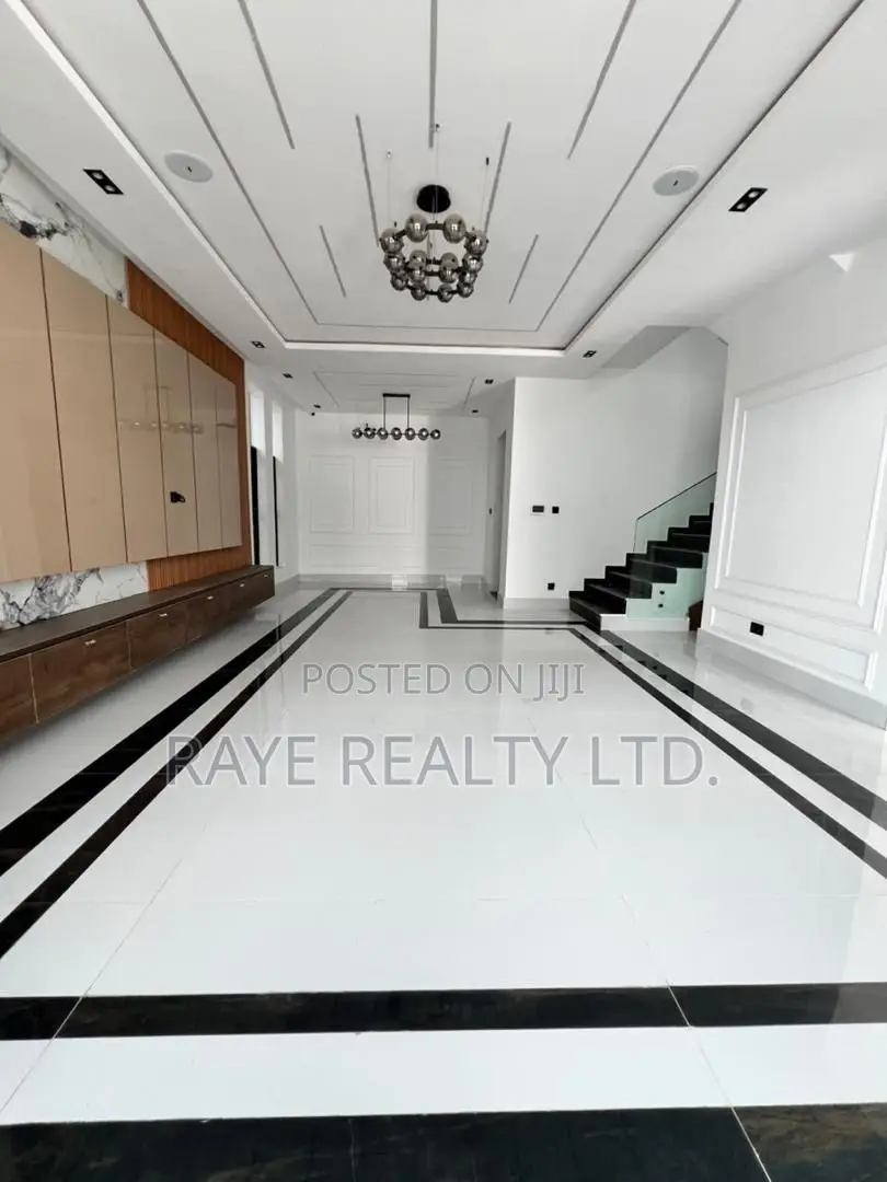 5bdrm Duplex in Chevron for sale