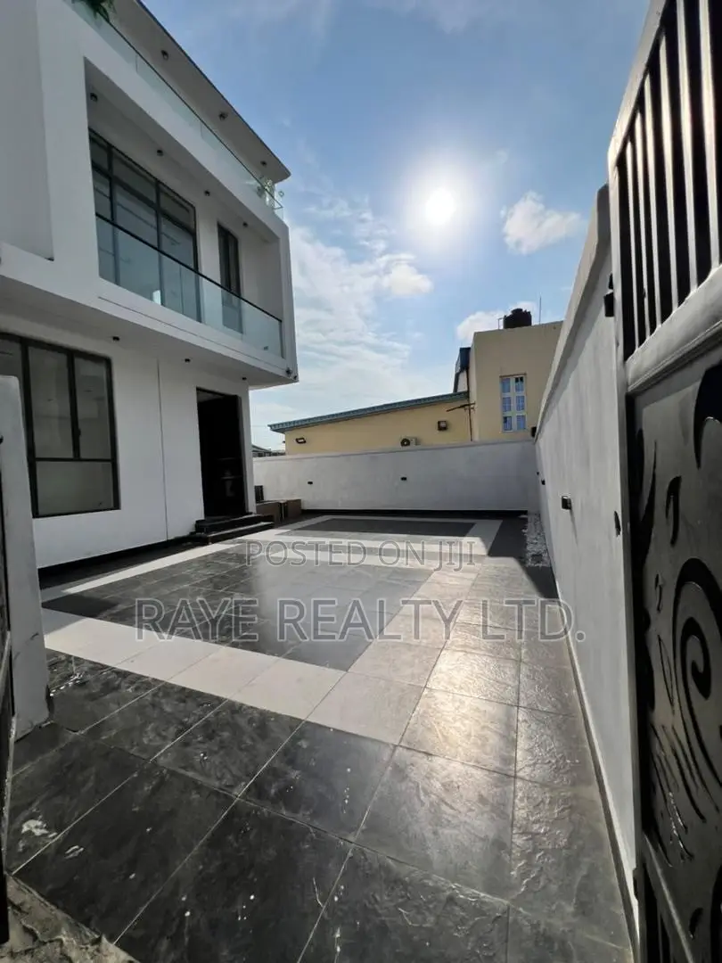 4bdrm Apartment in Chevron for sale