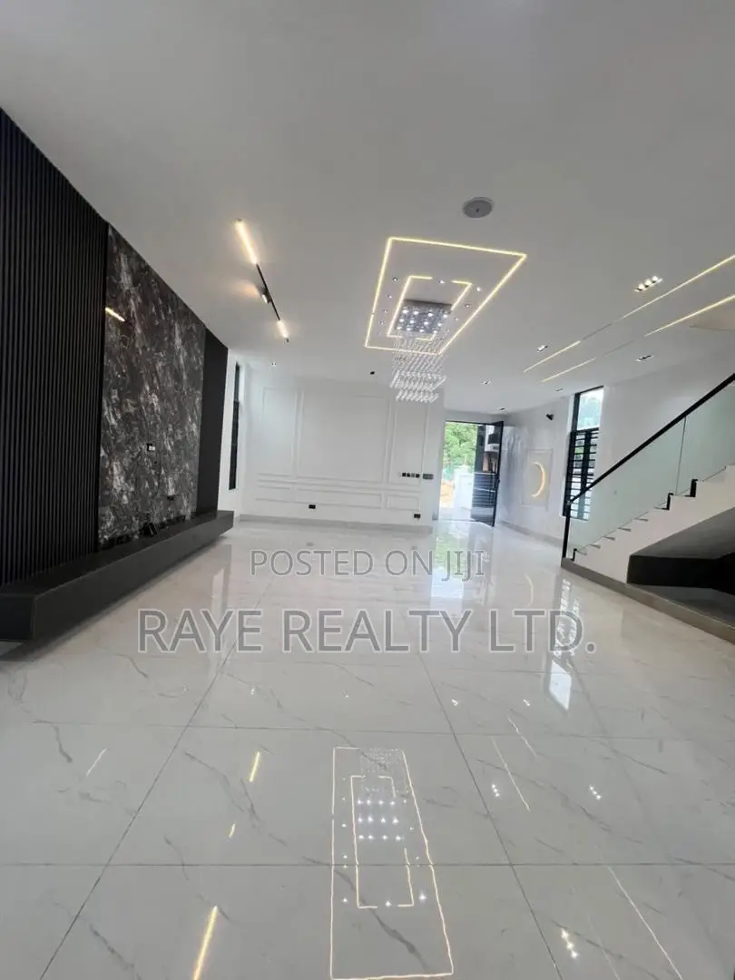 5bdrm Apartment in Chevron for sale