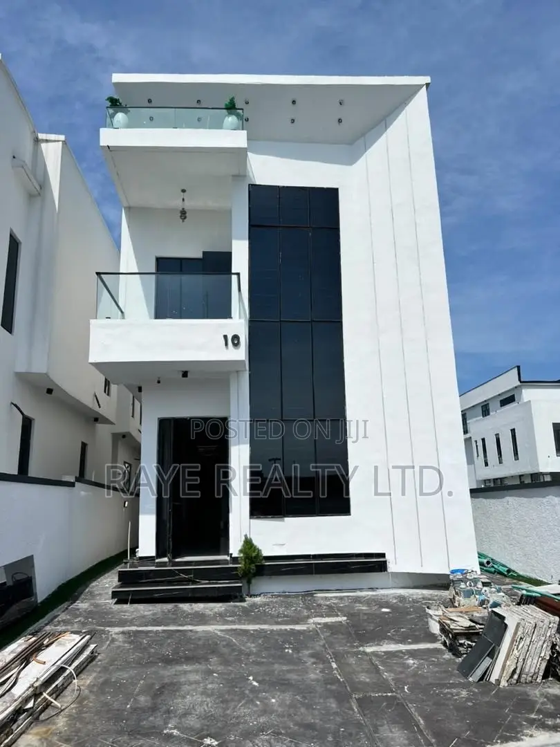 5bdrm Apartment in Chevron for sale