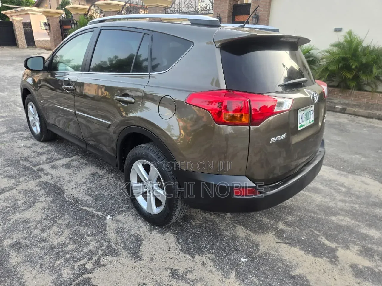 Toyota RAV4 XLE AWD (2.5L 4cyl 6A) 2013 Brown