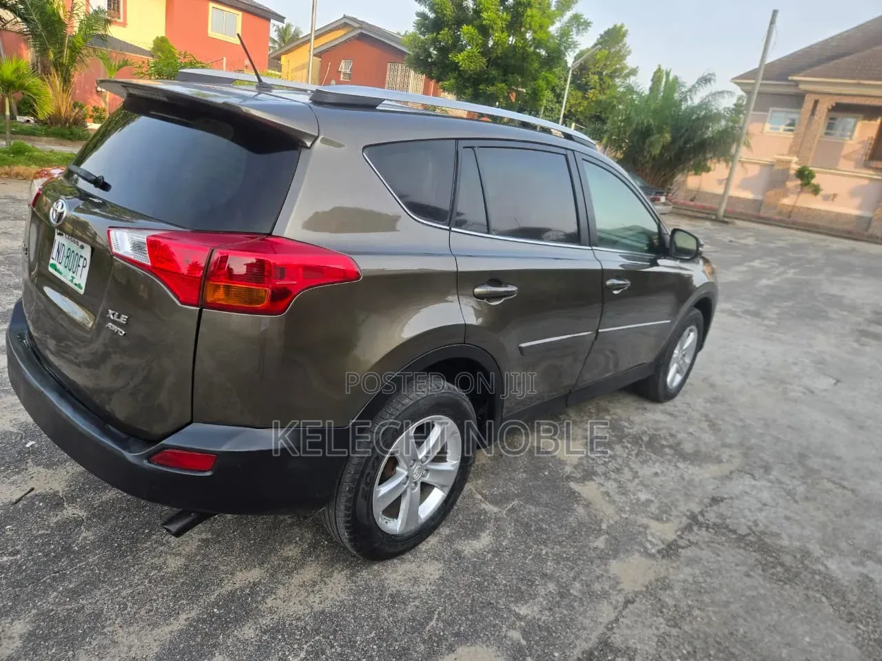 Toyota RAV4 XLE AWD (2.5L 4cyl 6A) 2013 Brown