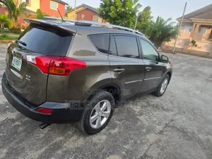 Toyota RAV4 XLE AWD (2.5L 4cyl 6A) 2013 Brown