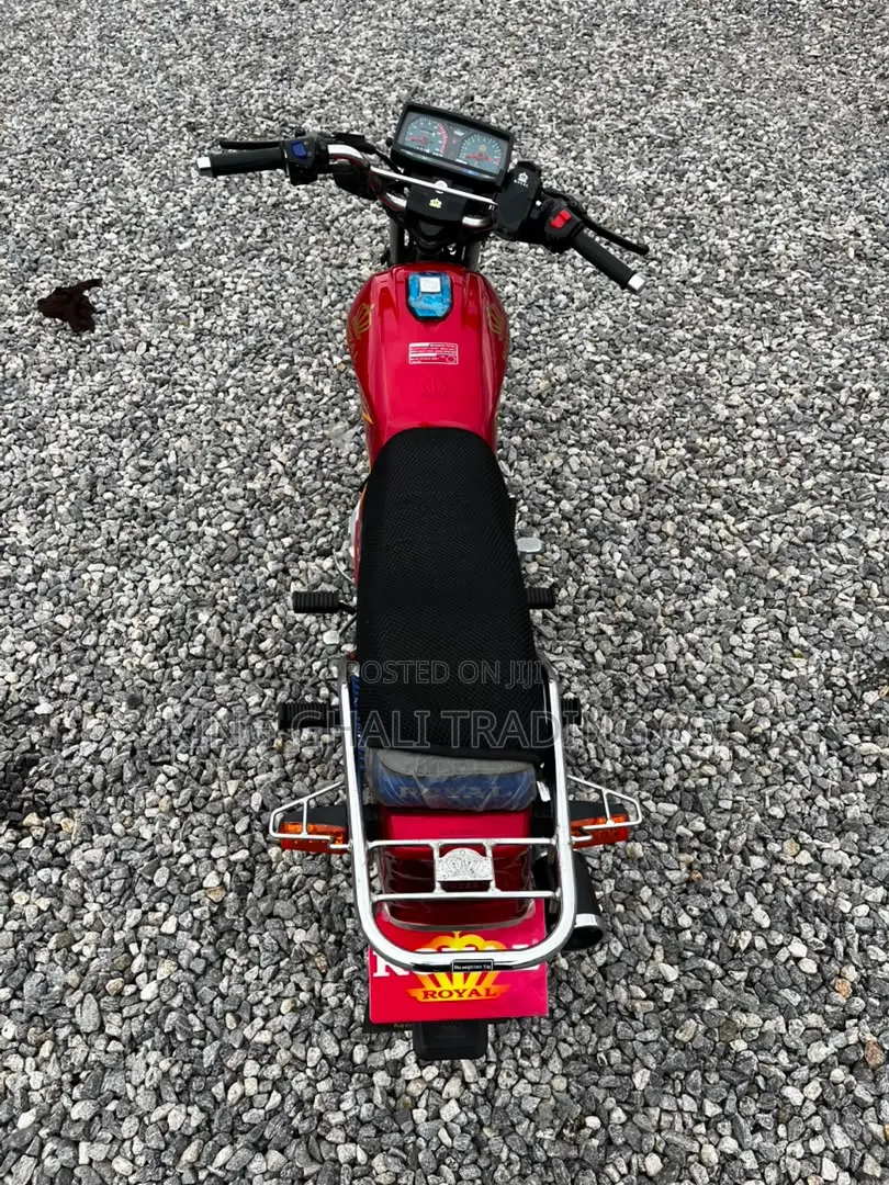 New Royal RY125 2025 Red