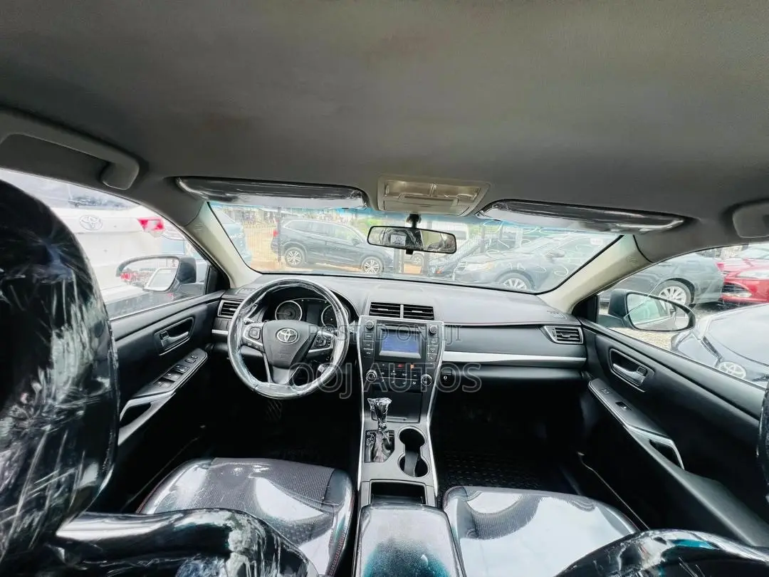 Toyota Camry SE 4dr Sedan (2.5L 4cyl 6A) 2016 Gray
