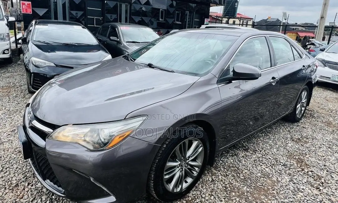 Toyota Camry SE 4dr Sedan (2.5L 4cyl 6A) 2016 Gray
