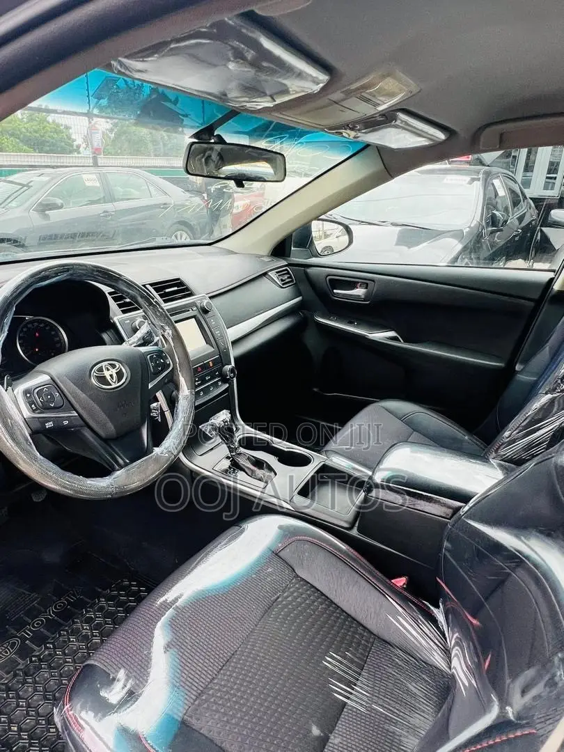 Toyota Camry SE 4dr Sedan (2.5L 4cyl 6A) 2016 Gray