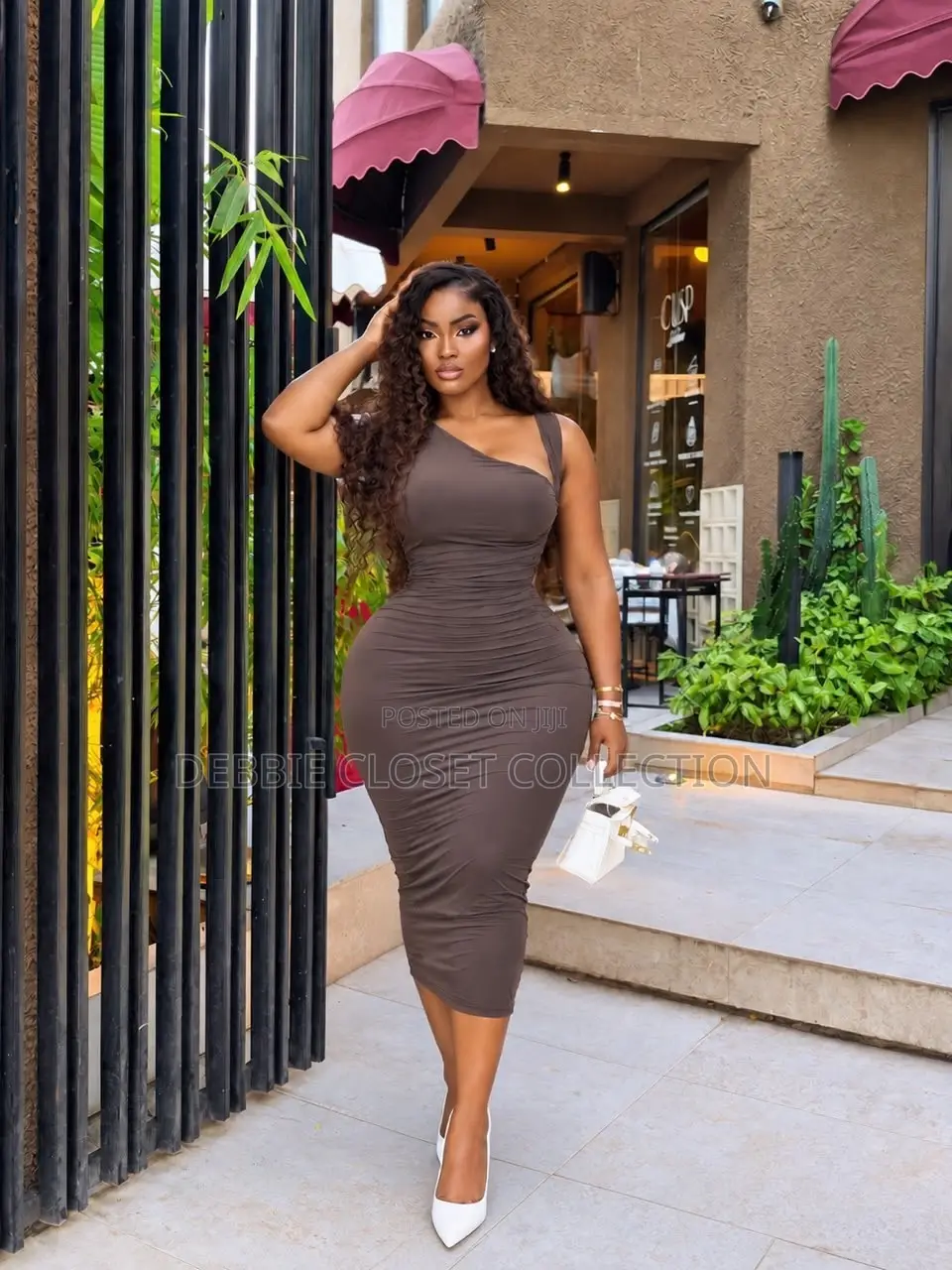 A Fashionable One Shoulder Ruched Midi Bodycorn Dress