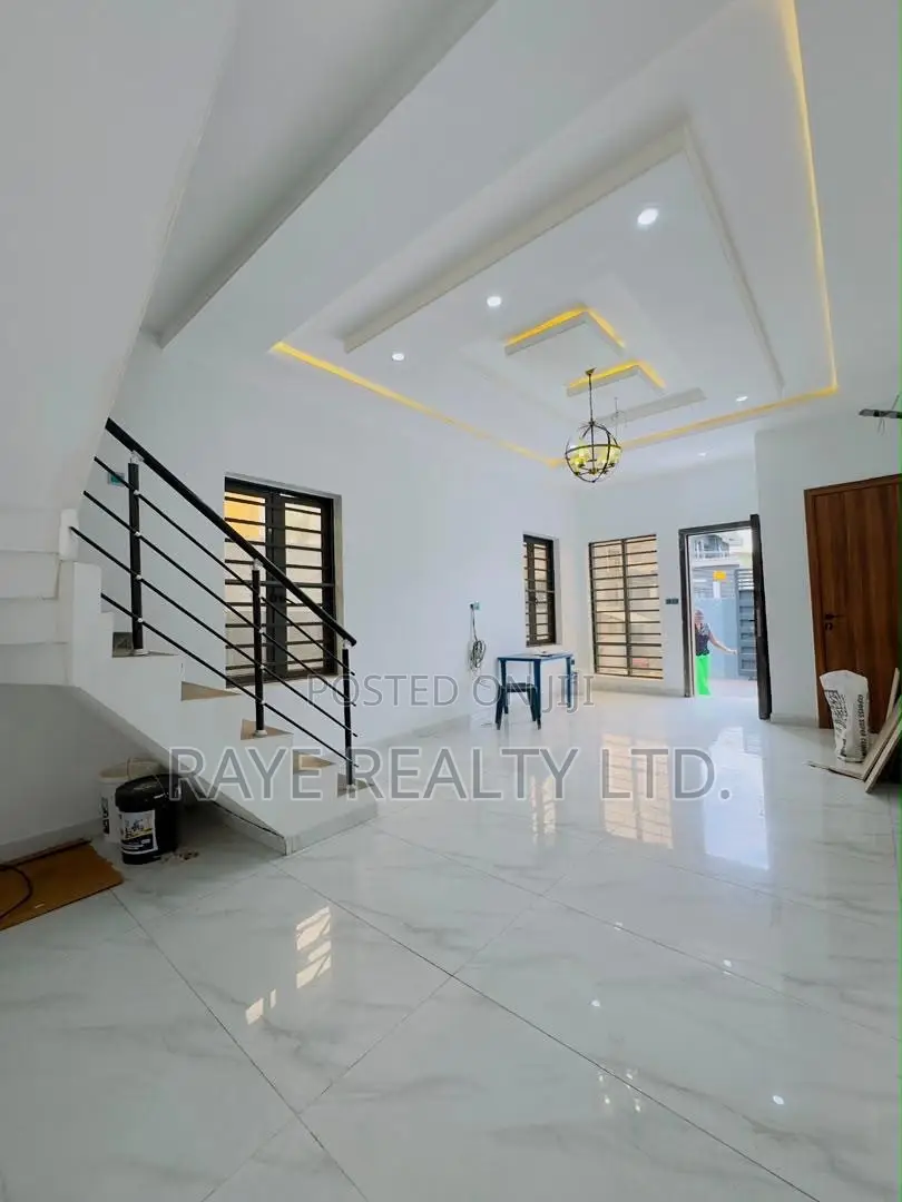 4bdrm Duplex in Ikeja for sale