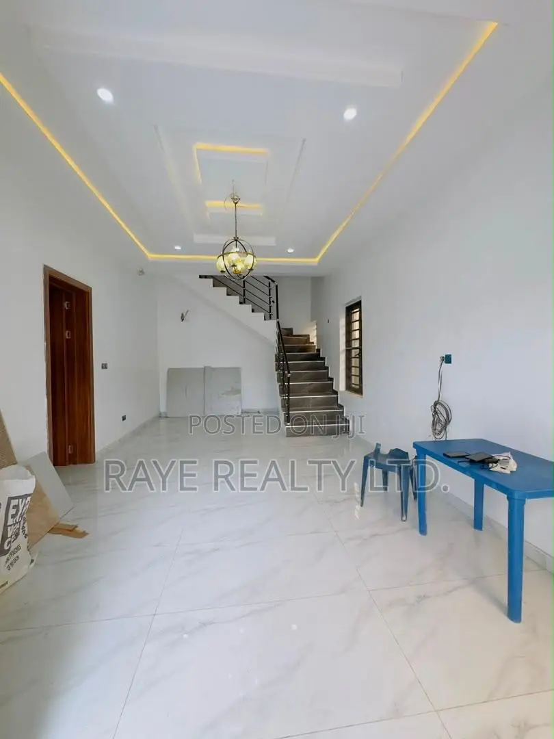 4bdrm Duplex in Ikeja for sale