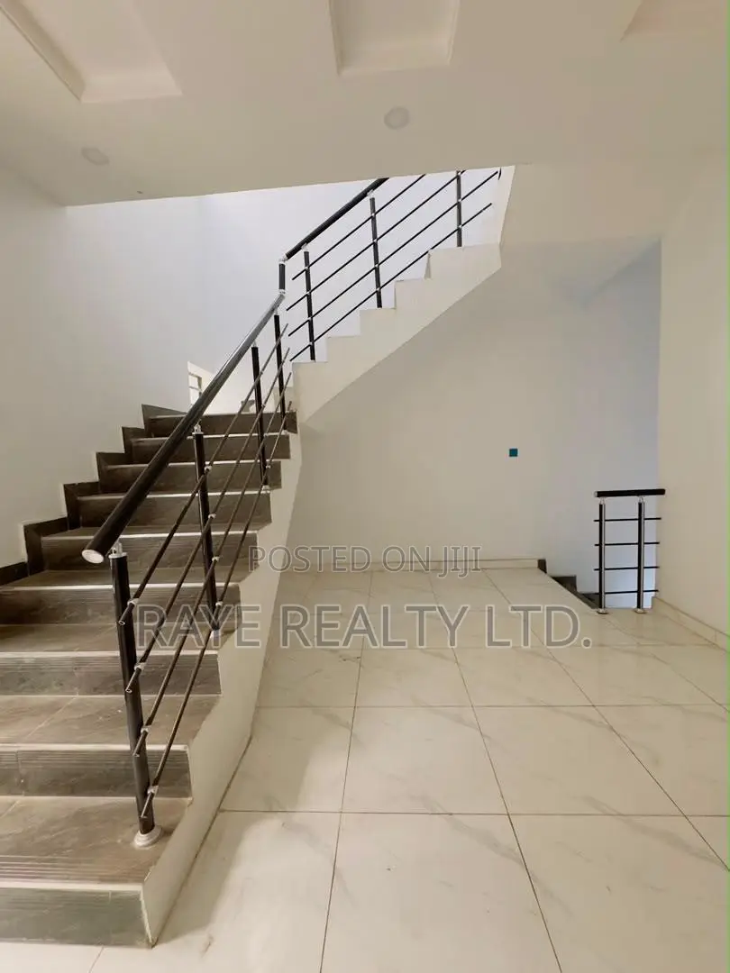 4bdrm Duplex in Ikeja for sale