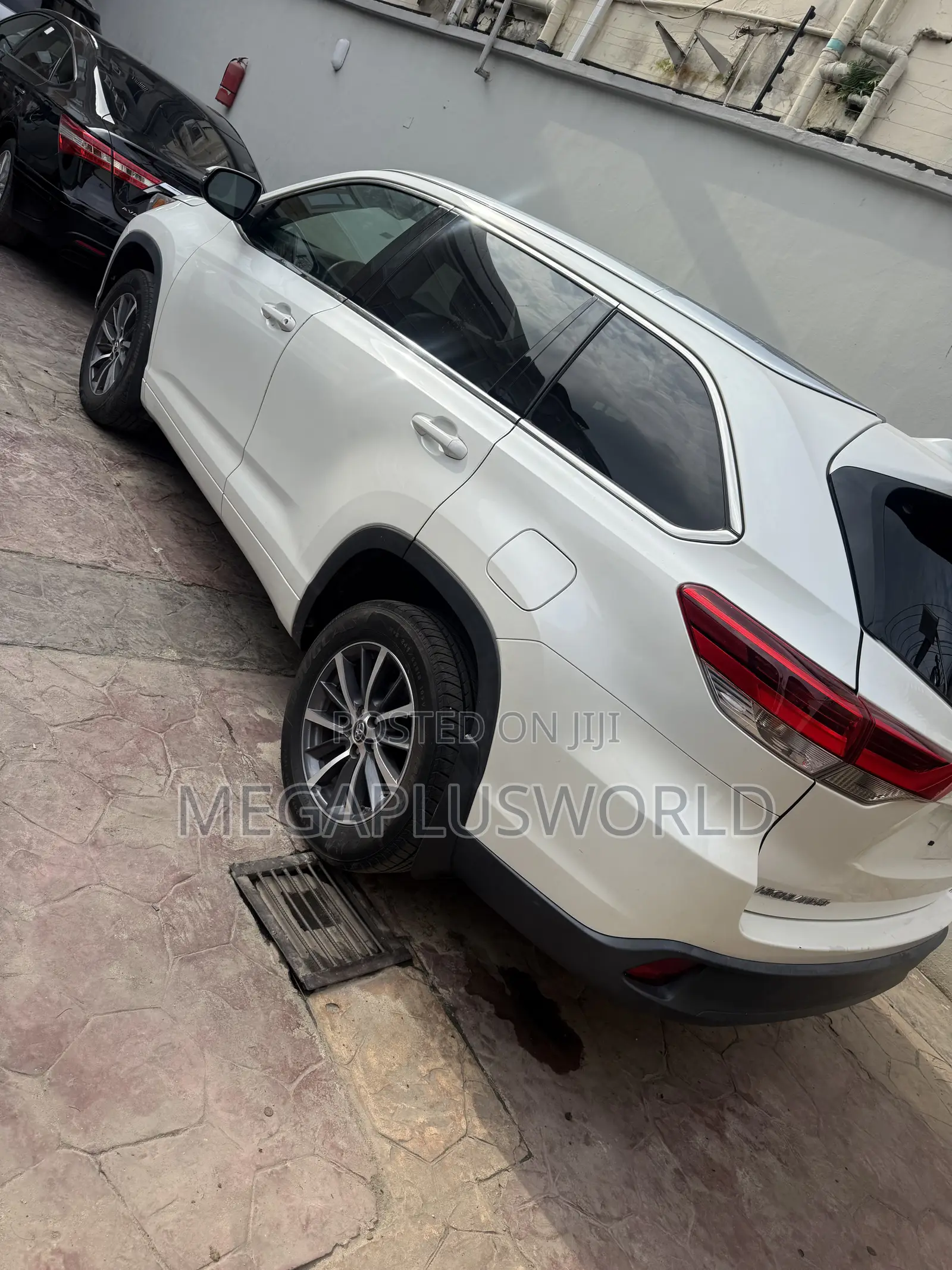 Toyota Highlander XLE 4x2 V6 (3.5L 6cyl 8A) 2018 White