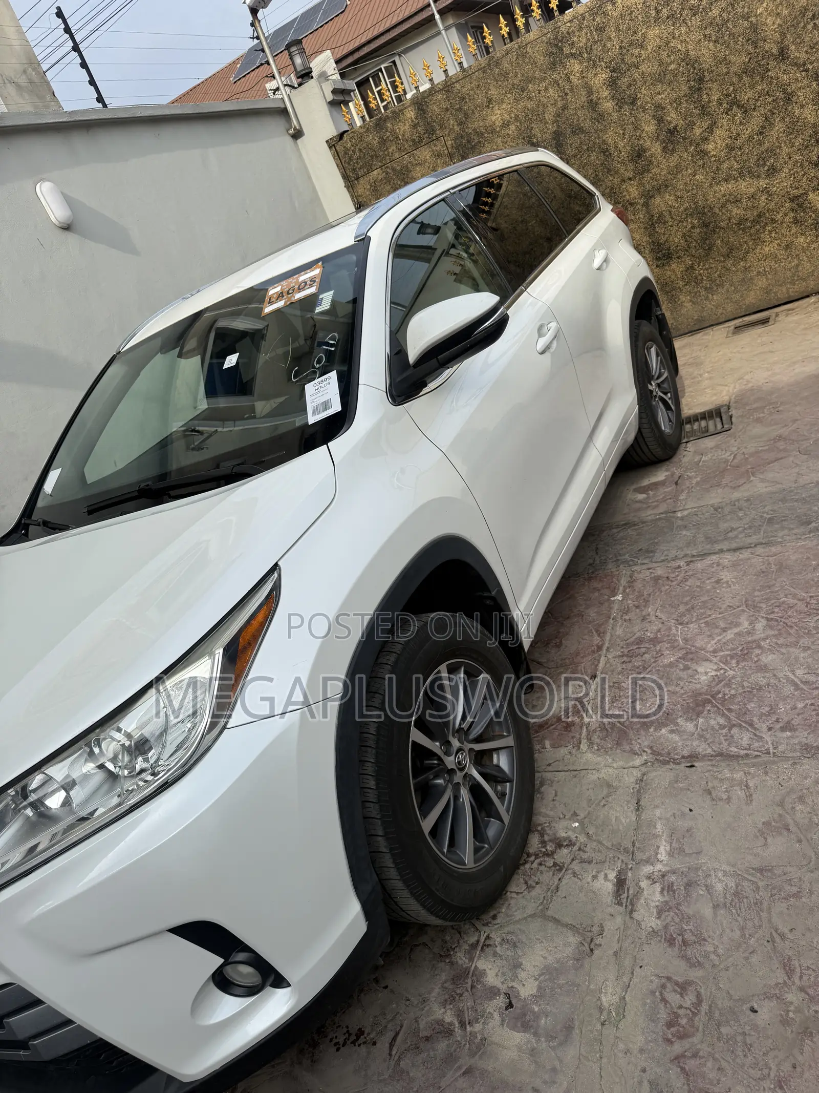 Toyota Highlander XLE 4x2 V6 (3.5L 6cyl 8A) 2018 White